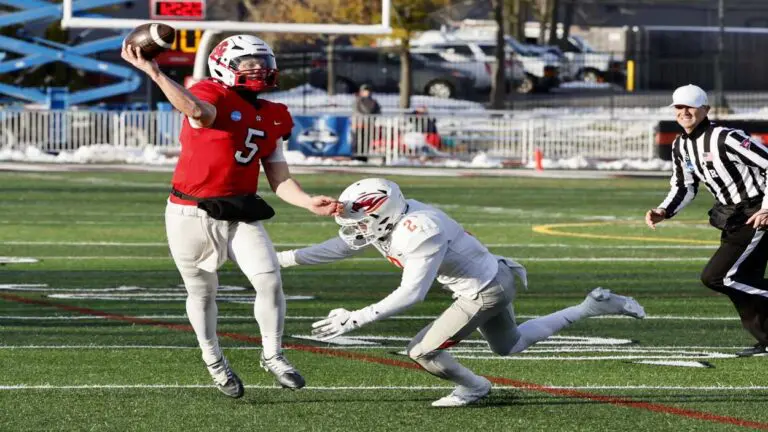 North Central College football dismantles Susquehanna 66-0 in NCAA semifinals as Luke Lehnen tosses four touchdown passes