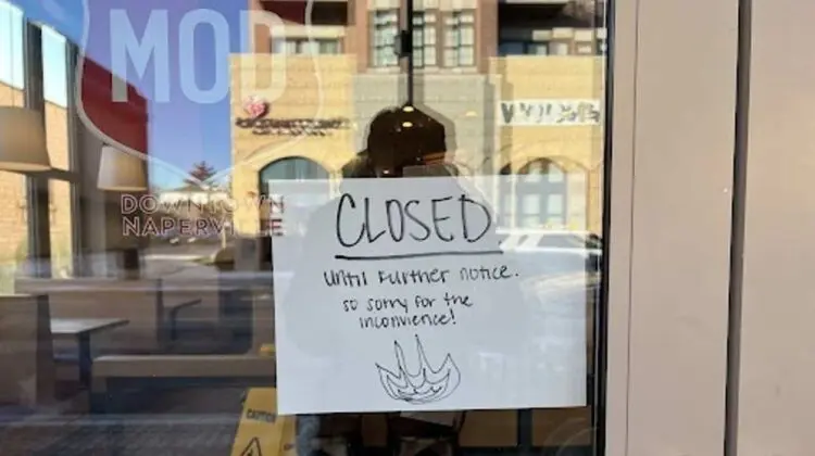 Closed sign on door of MOD pizza after having an oven fire