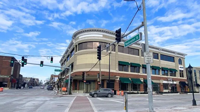 Wide shot of former Barnes & Noble and other buildings as well as traffic light on Washington Street in downtown Naperville for story on variance for banks on ground level