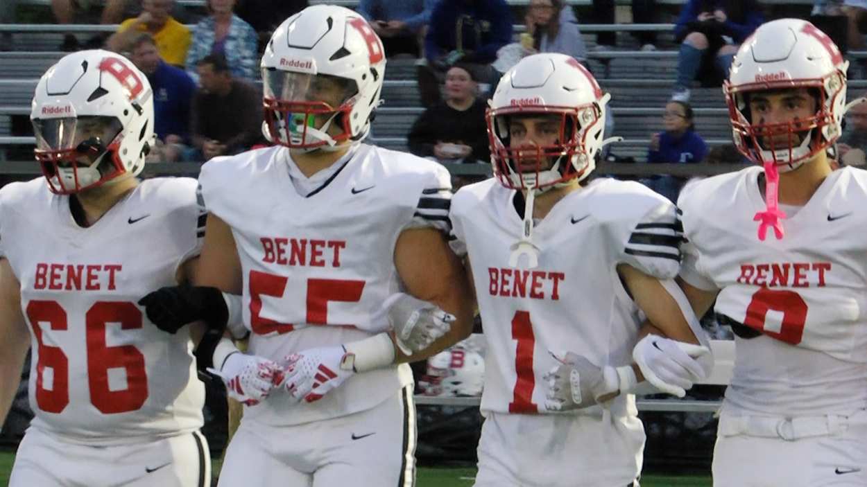 Benet Academy football takes down De La Salle by a score of 20-12