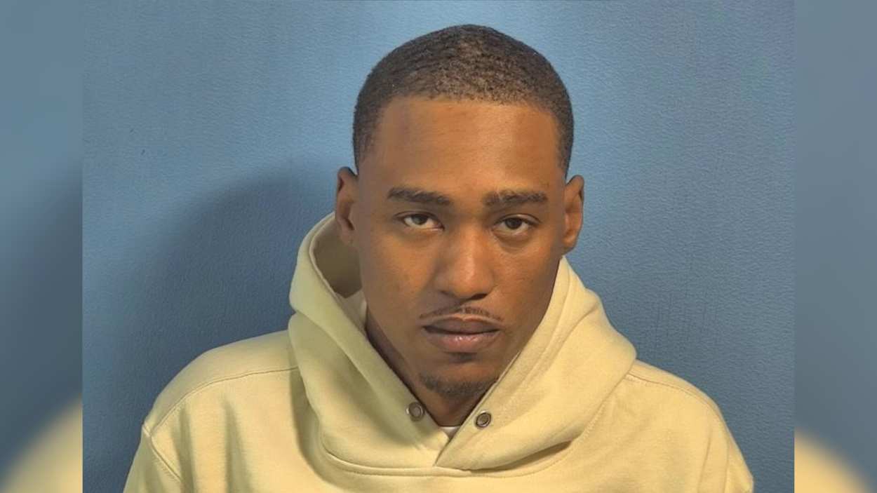 Convicted Felon On Parole From Chicago Accused Of Having A Gun Outside ...