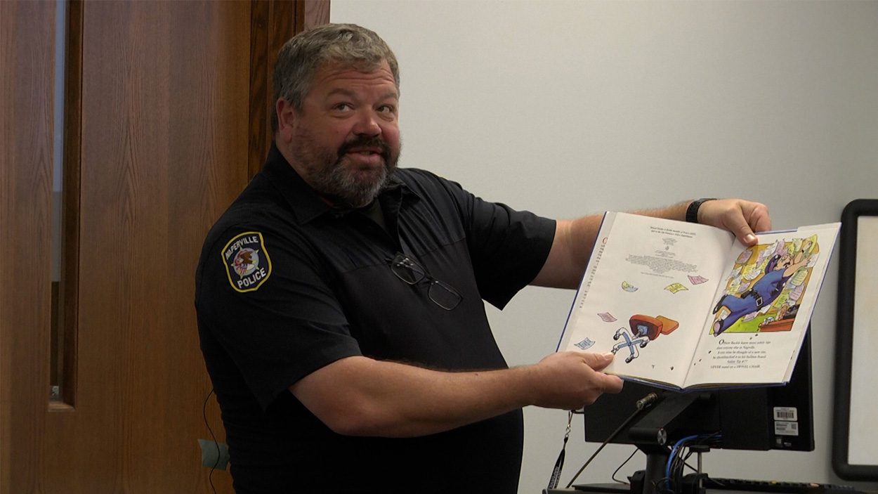 Naperville Police Officer Continues 20 Year Story Time Tradition Nctv17 5481