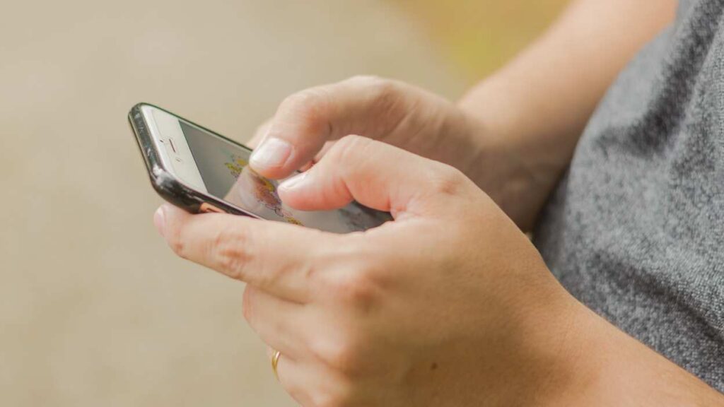 Hands holding cell phone