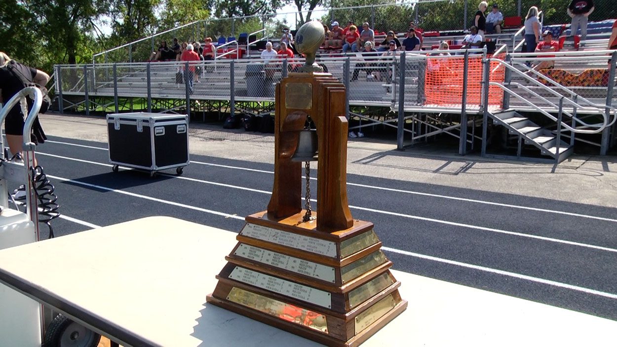 Cardinals Lift Title Trophy on Senior Day - North Central College