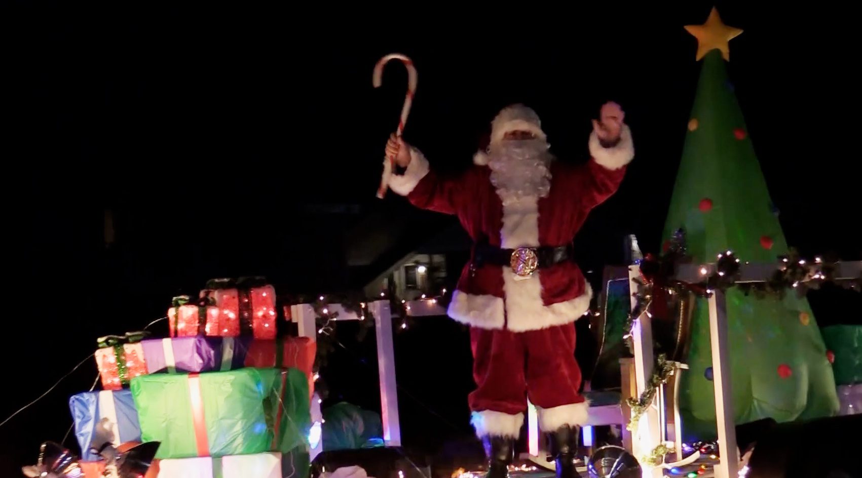 Santa’s Sleigh Tour Is Bringing Holiday Cheer To Naperville | NCTV17