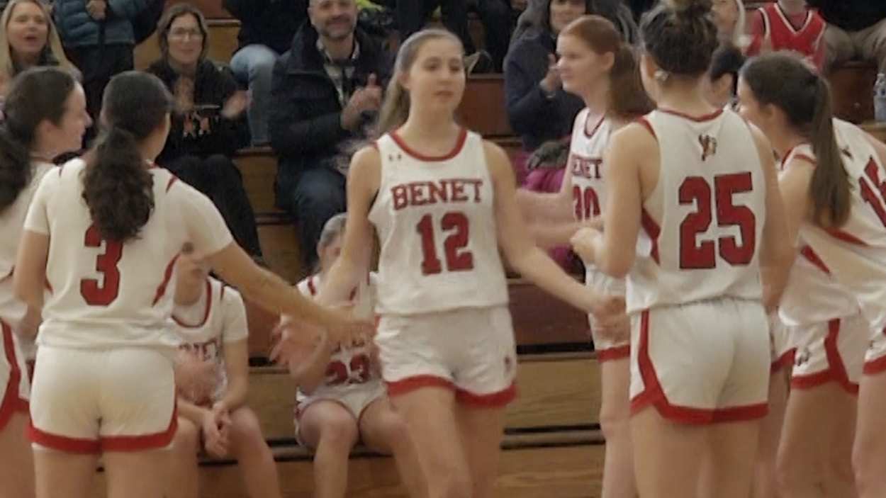 Benet Academy Girls Basketball Thrashes Rolling Meadows 64-32 At Hoops Fest