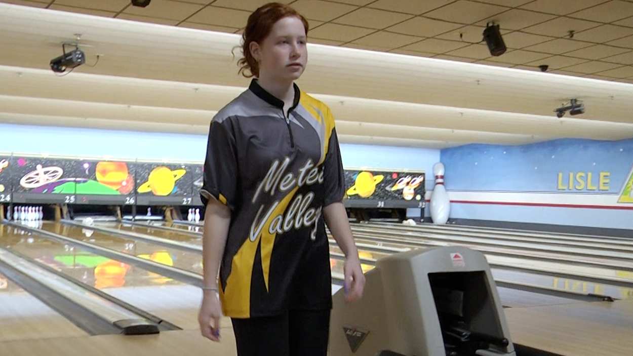 Metea Valley girls bowling wrap up DVC dual play with a win over