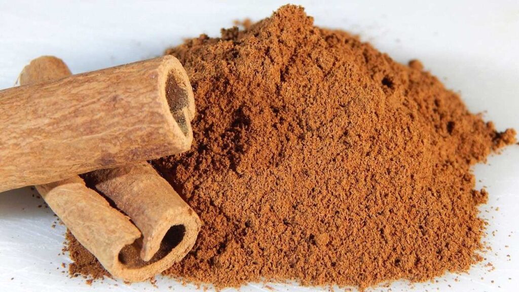 Cinnamon powder and sticks