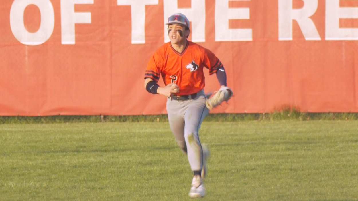 Scott Walker ends the game with a diving catch for Naperville North